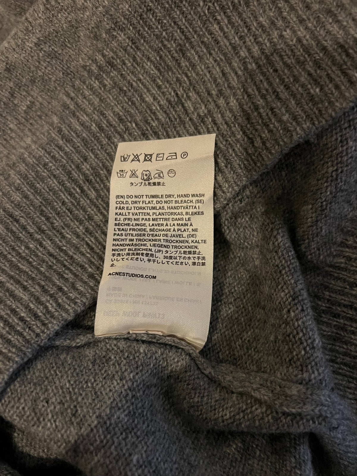 Preloved Acne Studios harmaa neule 100 % villaa - S Siloa Secondhand – huollettu ja kuntotarkastettu