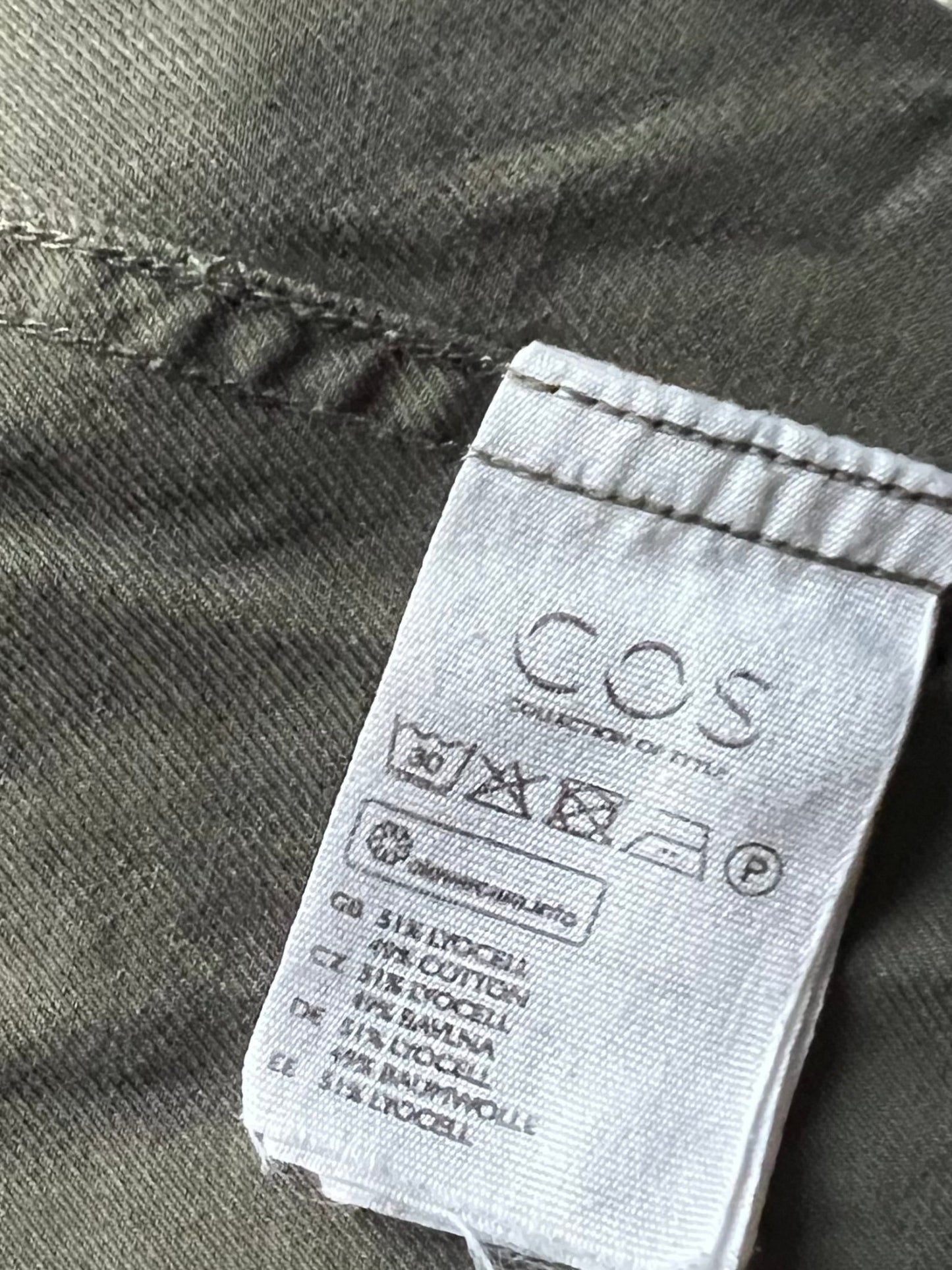 Preloved COS, 51 % lyocell/ 49 % puuvilla pusero, tummanvihreä, koko L Siloa Secondhand – huollettu ja kuntotarkastettu