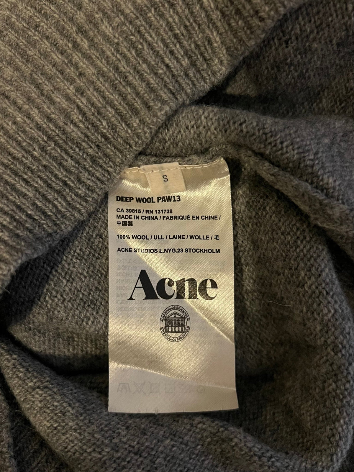 Preloved Acne Studios harmaa neule 100 % villaa - S Siloa Secondhand – huollettu ja kuntotarkastettu