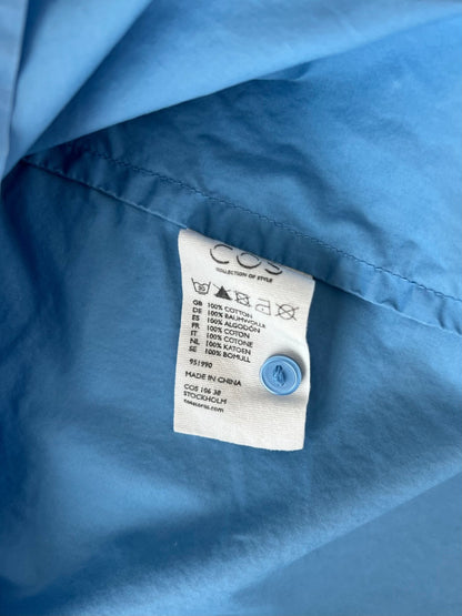 Preloved COS hihaton puuvillapaita, sininen, M Siloa Secondhand – huollettu ja kuntotarkastettu