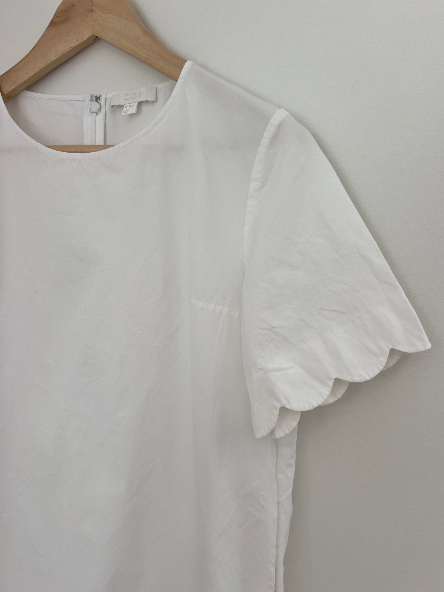 Preloved COS puuvillamekko, valkoinen, M Siloa Secondhand – huollettu ja kuntotarkastettu