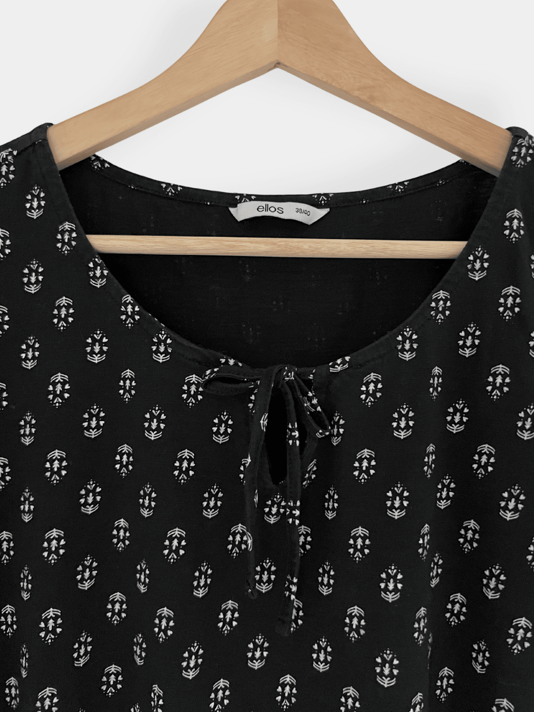 Preloved Ellos puuvillapusero, musta/valkoinen, M Siloa Secondhand – huollettu ja kuntotarkastettu
