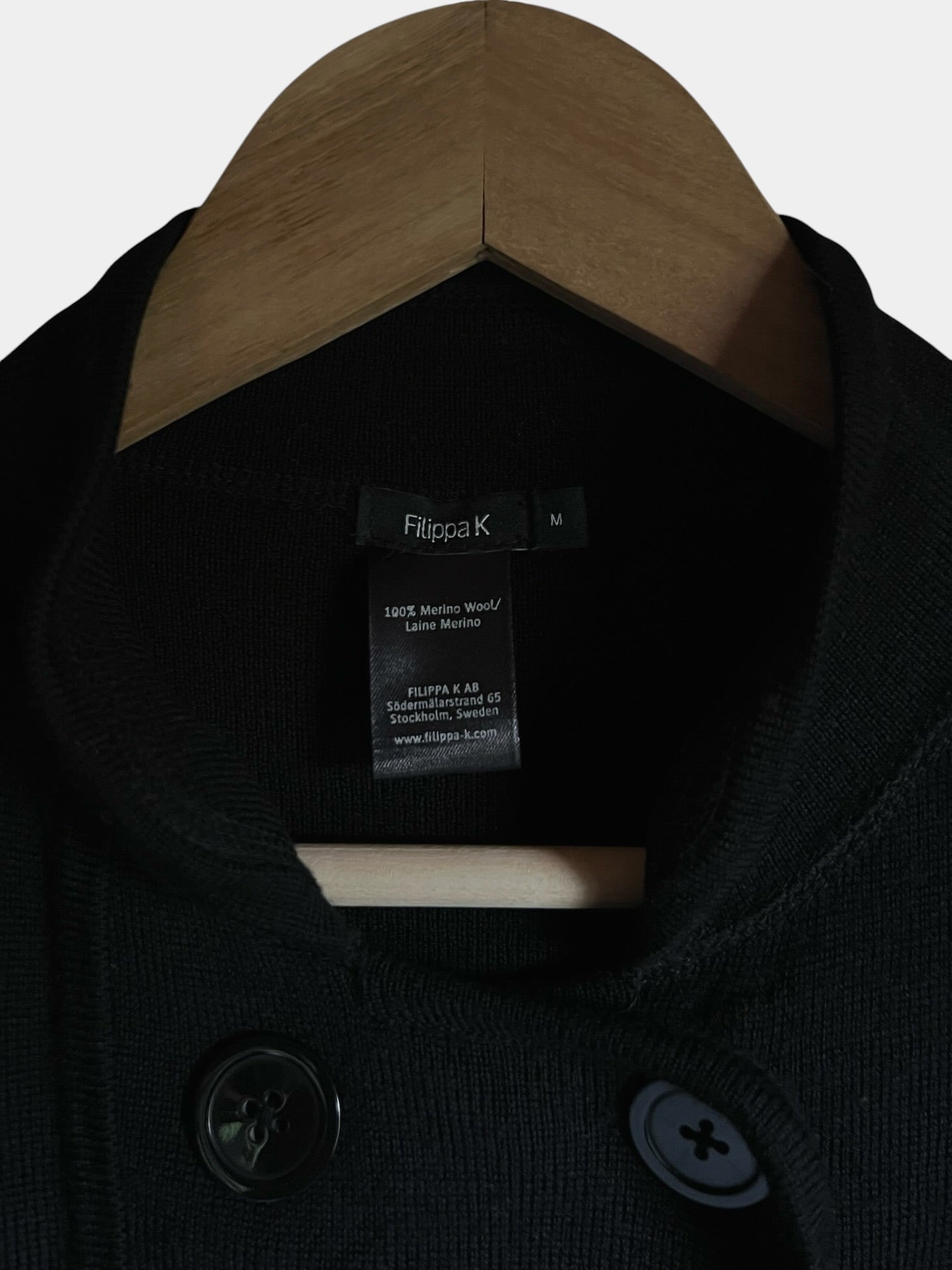 Preloved Filippa K neuletakki 100% merinovillaa, musta, M Siloa Secondhand – huollettu ja kuntotarkastettu