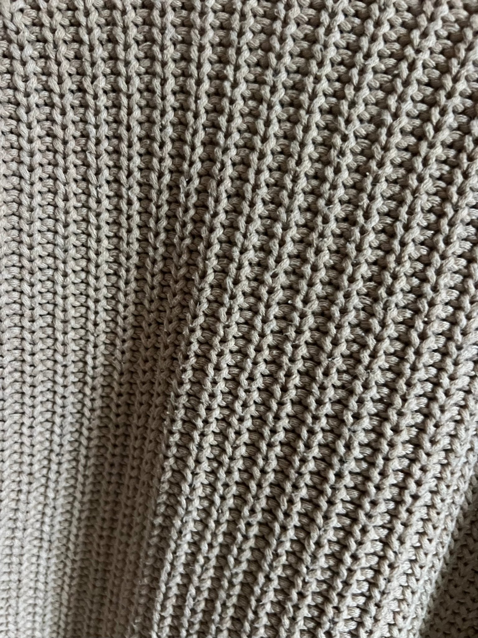 Preloved GAP 100% puuvilla neulepusero, beige, koko M Siloa Secondhand – huollettu ja kuntotarkastettu