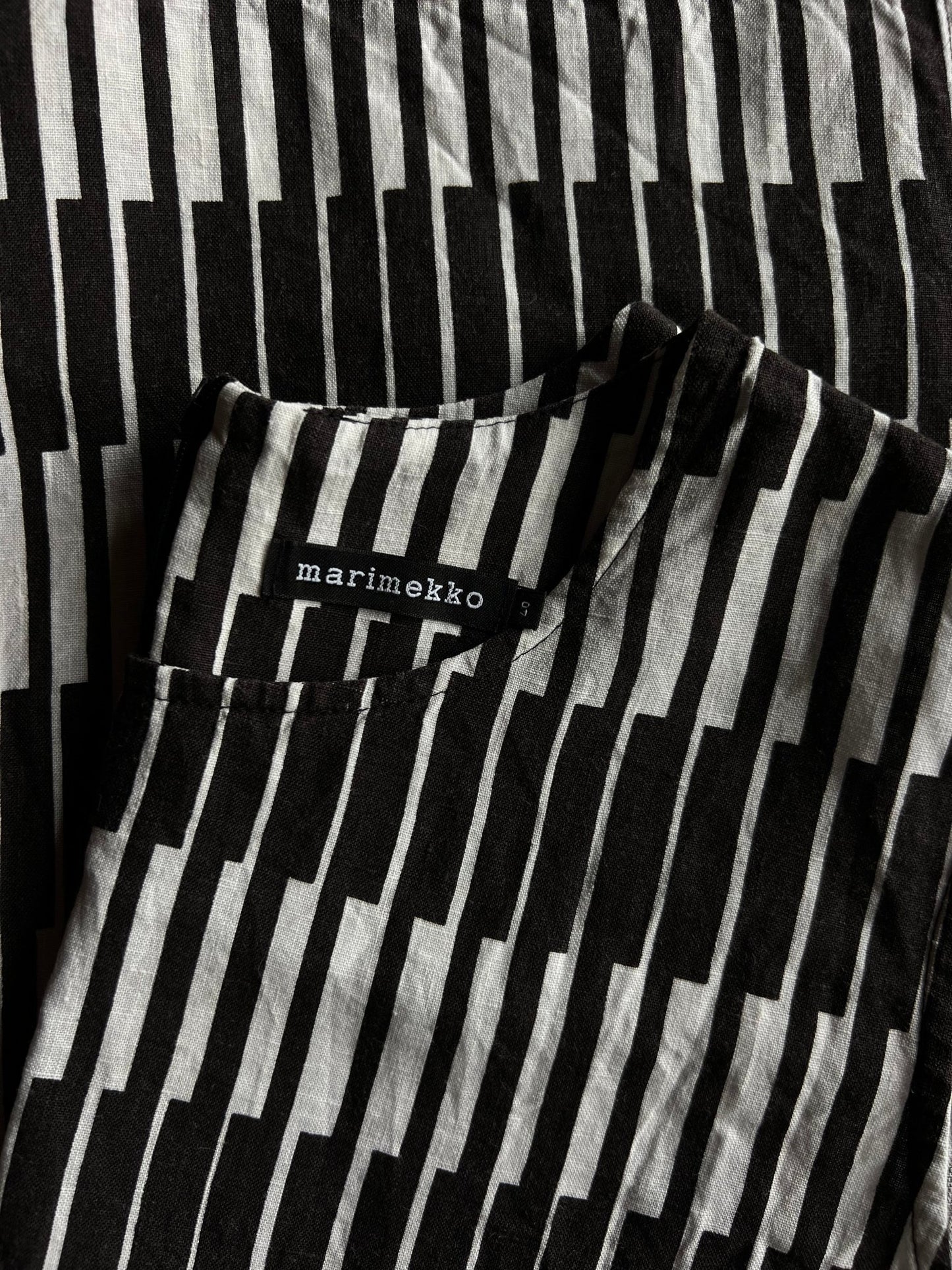 Preloved Marimekko pellavatunika, musta-valkoinen, M Siloa Secondhand – huollettu ja kuntotarkastettu