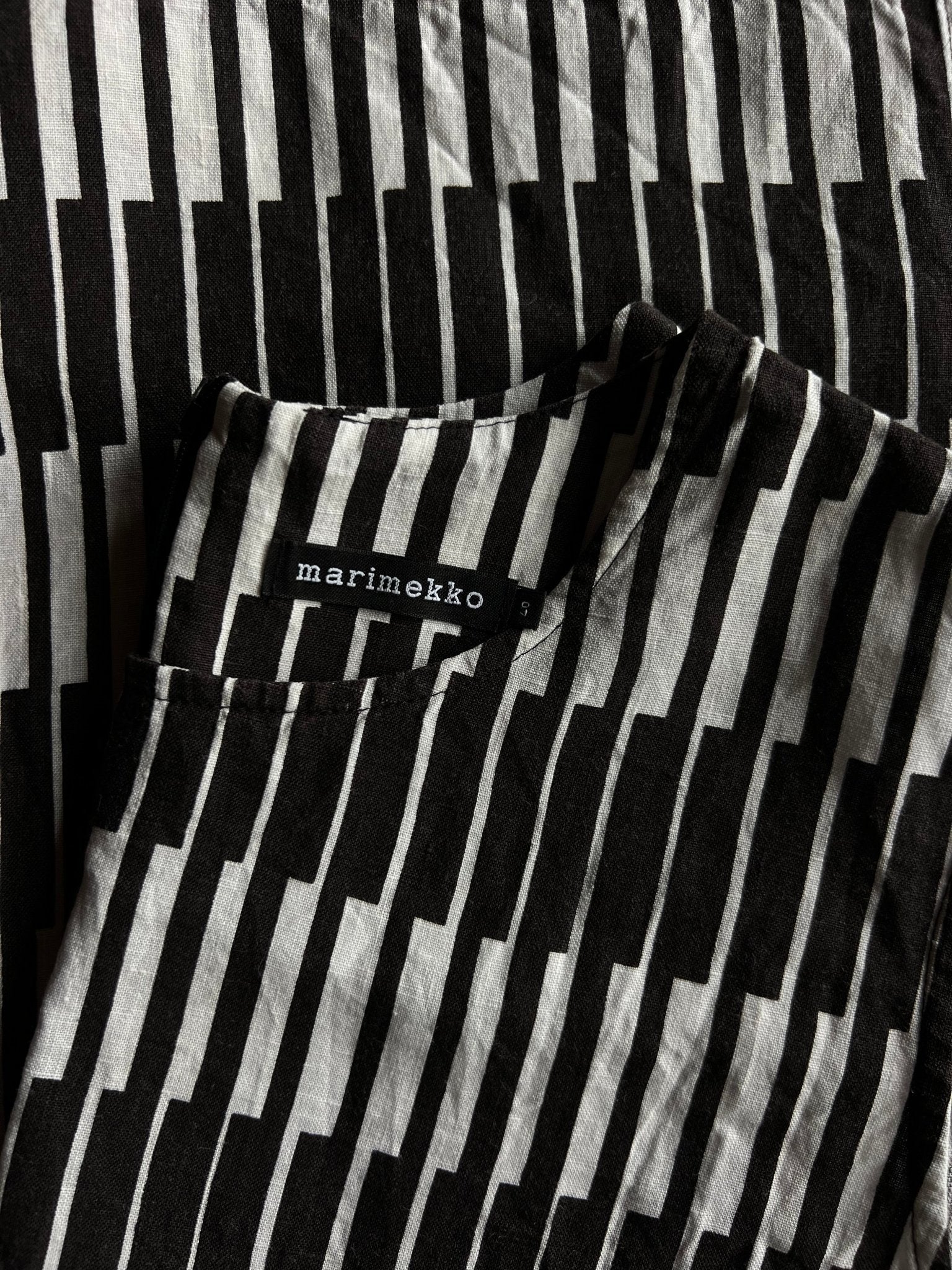 Preloved Marimekko pellavatunika, musta-valkoinen, M Siloa Secondhand – huollettu ja kuntotarkastettu