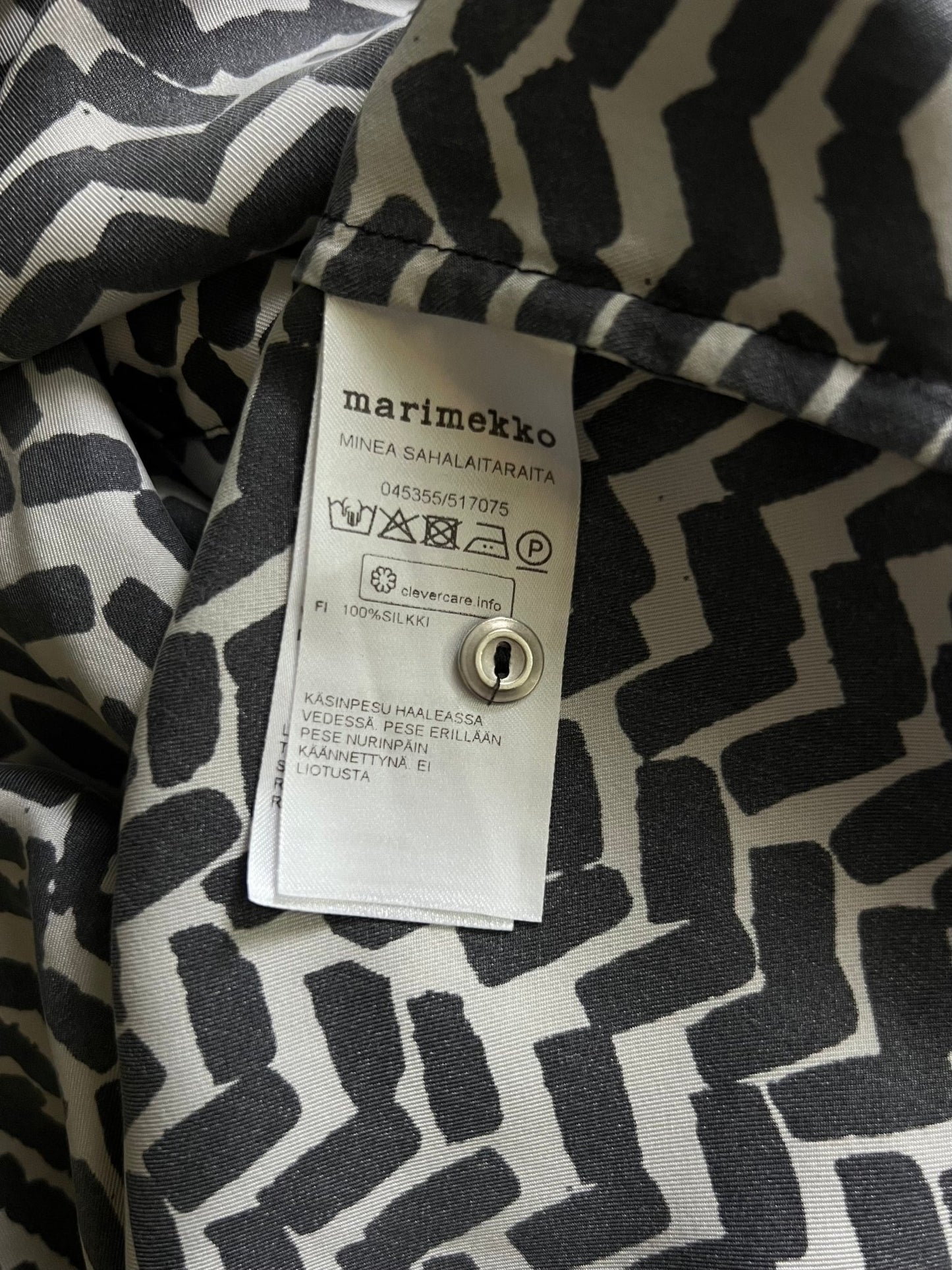 Preloved Marimekko silkkipaita, luonnonvalkoinen/musta, S Siloa Secondhand – huollettu ja kuntotarkastettu