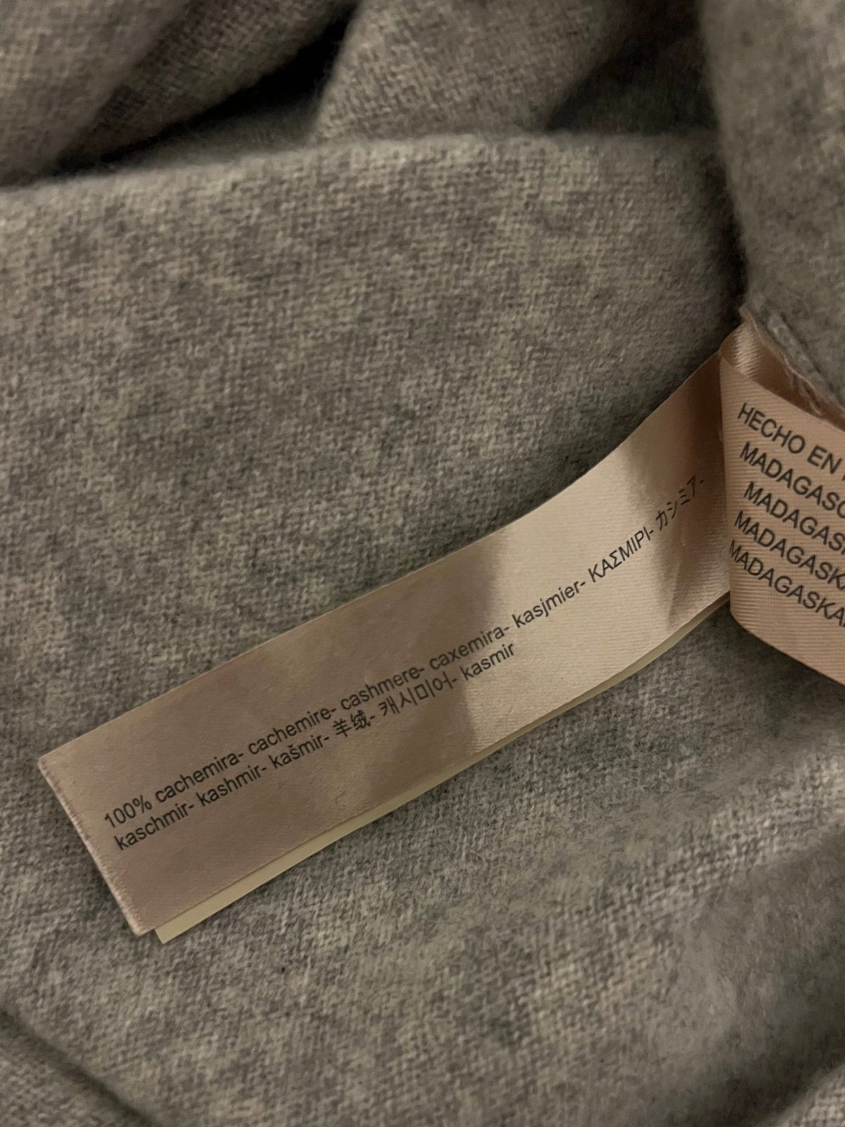 Preloved Massimo Dutti vaaleanharmaa neule 100 % kashmira - XS Siloa Secondhand – huollettu ja kuntotarkastettu