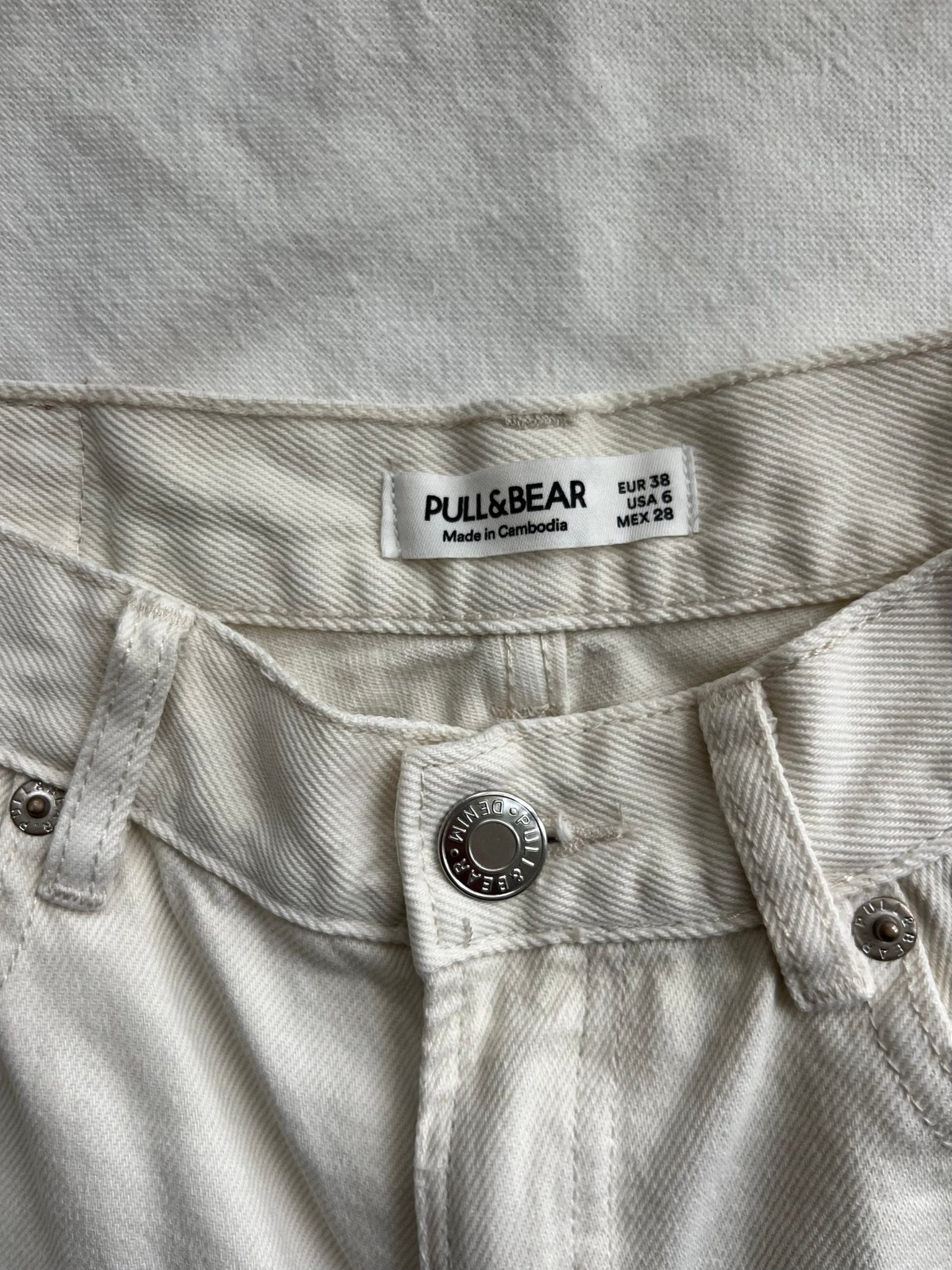 Preloved Pull & Bear puuvillafarkut, luonnonvalkoinen, S Siloa Secondhand – huollettu ja kuntotarkastettu