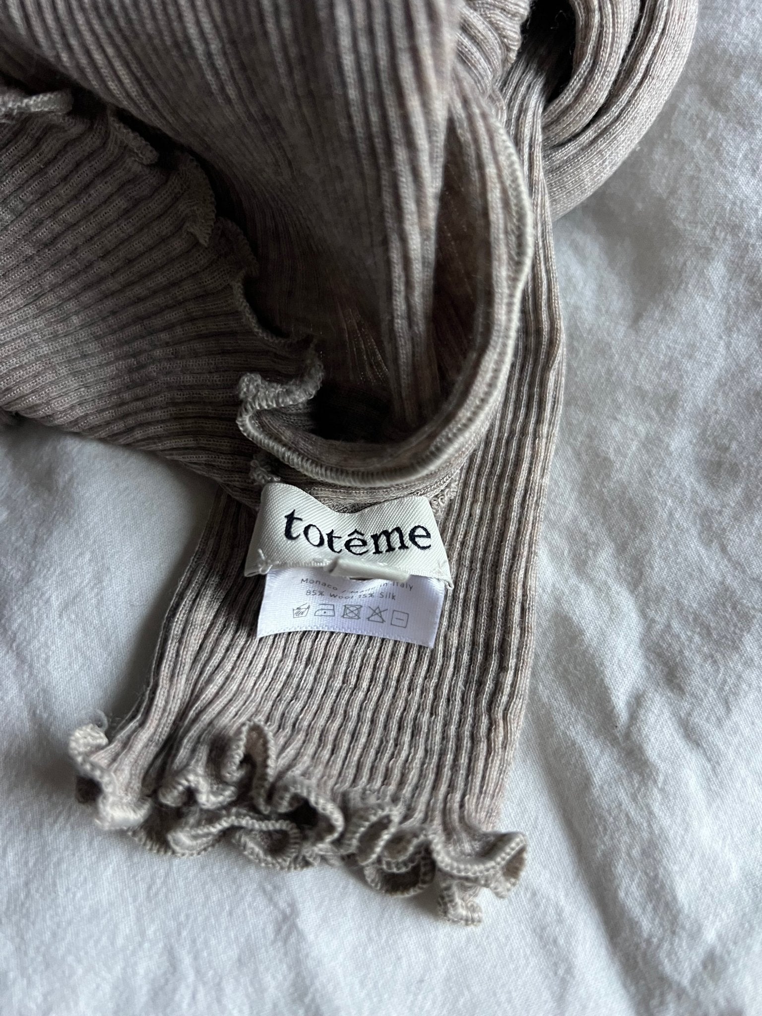 Preloved Toteme pusero, 85 % villa, 15 % silkki, beige - harmaa, koko M/L Siloa Secondhand – huollettu ja kuntotarkastettu