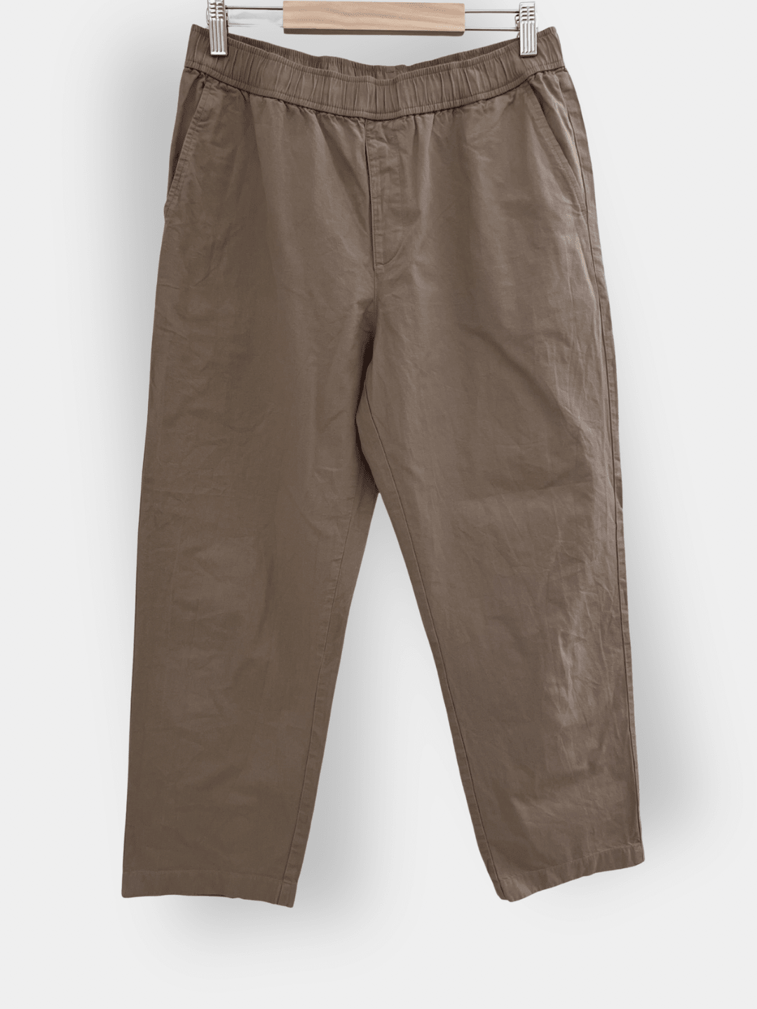 Preloved UNIQLO puuvillahousut, ruskea, M Siloa Secondhand – huollettu ja kuntotarkastettu